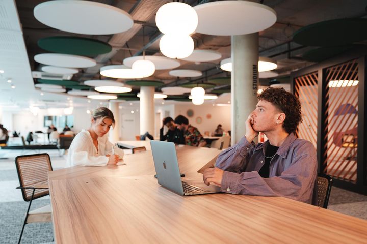 Co Working Spaces Guide: Flexible Work Environments for Modern Professionals